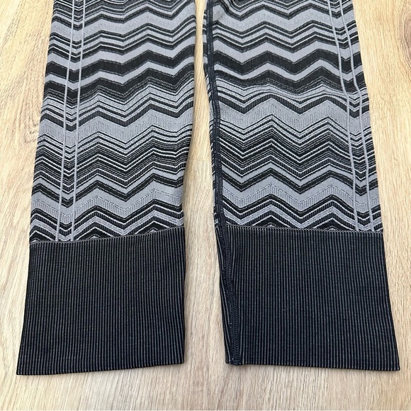 Lululemon Athletica Dynamic Black and Gray Leggings - Picture 6 of 8